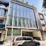 Tòa nhà mt đường bàu cát 12x20m hầm trệt 4 lầu cho thuê