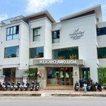 Cho thuê nhà mặt phố nguyễn đình thi, 250mx4t, mt 16m, vị trí siêu đẹp, view hồ thoáng rộng