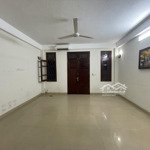Nhà riêng khu phân lô đền lừ dt 60m2 x 5t, giá 25tr/th có tl