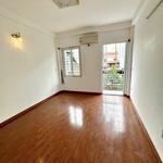 Bán nhà ngọc thụy, dt 30m x 5 tầng, mặt tiền 3.7m, gần ô tô