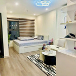 Chỉ 1,7xx tỷ sở hữu ngay căn studio full nội thất, tầng đẹp, toà hot, view đông bắc đón gió!