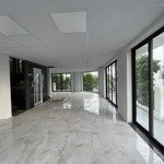 Cho thuê toà nhà văn phòng 110m2 x 5 tầng thang máy 3 mặt thoáng