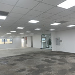 Tòa nhà văn phòng. diện tích cho thuê từ tầng 1 - 5. mỗi tầng khoảng 250 m2