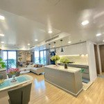 Tôi cần bán căn hộ 3 phòng ngủ tại nguyễn huy tưởng, giá hơn 7 tỉ. 0918 999 125