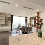 Bán gấp căn hộ 15 - 17 ngọc khánh, 150m2, 3pn, căn góc, 2 mặt thoáng, view hồ giảng võ