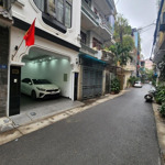 Bán Nhà Mới Ngõ 215 #Phố_Trần_Quốc_Hoàn
#Quận_Cầu_Giấy
 Diện Tích: 45M 5 Tầng Mt4.2M Phân Lô 2 Ôtô Tránh