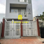 Cho Thuê Nhà An Phú -Q2
Dt : 6X20 ( Nở Hậu 7,5M) Hầm, Trệt, 2 Lầu Gía Thuê : 44 Triệu