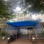 Nhà phố sát trường học - khu sầm uất, kinh doanh, cực tốt. liên hệ mr đức 0366 883 774