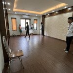 Cho thuê văn phòng 50m2 mỗ lao, ô tô đỗ cửa, mới đẹp sạch sẽ giá 6tr/tháng