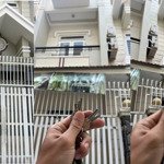 Nhà hẻm gần biển (500m), ô tô đậu trong sân giá cực tốt.