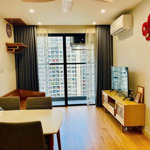 Bán căn 1n + nội thất cực kỳ đẹp bc đông nam tầng trung toà s201 giá tốt chỉ 3,1x tỷ. lh 0967372946