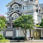 Bán biệt thự - thảo điền, quận 2 - dt : 20 x 20m - hdt : 4000$/th - gía : 110 tỷ