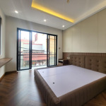 Chủ cần bán nhà 62 m2, 5 tầng, mặt tiền 4 m . chủ rao bán 13,3 tỉ ( cócó thương lượngchút )