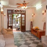 Cho thuê nhà 4 phòng ngủ rộng rãi tại quảng an, tây hồ