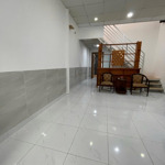 Cho thuê nhà nguyên căn 2 phòng ngủ phường an khánh, có sẵn máy lạnh. liên hệ 0962117771
