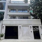 Nhà đường cách mạng tháng 8 dt: 8x20m trệt 3 lầu cho thuê