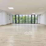 Văn phòng cho thuê đặc quyền treo bảng hiệu trên đỉnh tòa nhà