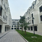 Chính chủ bán căn liền kề gần ql32 100m2 giá 16 tỷ bao thuế phí!