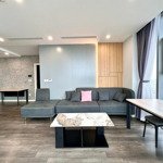 Em cần cho thuê nhanh căn hộ 3 phòng ngủ131m full nội thất vào luôn tại dự án the nine số 9 phạm văn đồng
