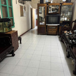 Bán căn hộ tập thể căn góc dt 90m2 tầng 2 thông 3 đổ sàn t4 nhà đẹp thoáng ngõ ô tô phố cầu giấy