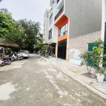 View vườn hoa! đất tái định cư giang biên, dt 68m , mt 4.3m, vỉa hè, ô tô tránh.