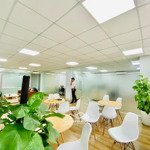Nhượng Văn Phòng 150M2 Tại Phố Trần Thái Tông, Cầu Giấy, Chia Sẵn Phòng Họp, Sẵn Nội Thất.