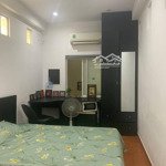 Cho thuê phòng trọ 18 tới 20m vuông, quận 1, đường nguyễn thị minh khai, tiện đi lại qua các q1