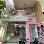 Cho Thuê Nhà Căn Góc Mặt Tiền Đường Nguyễn Hồng Đào - Ngay Khu Bàu Cát Tân Bình - 5X17- 5 Tầng