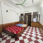 60m2 , ngõ vào nhà 8m , 2 mặt ngõ, đang kinh doanh nhà nghỉ