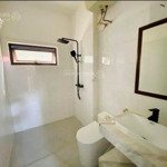 Cho thuê nhà 2 mặt thoáng, 7 phòng ngủ, tây hồ