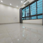 Bán nhà riêng hoàng ngân, cầu giấy 40m2 gần ôtô chạy, 9tỷ hơn x 5 tầng bê tông cốt thép dân xây