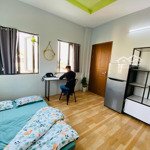 Phòng nhiều cửa sổ rộng thoáng, giá chỉ 5. x, tiện đi sân bay, gần ngã tư phú nhuận, phường 9