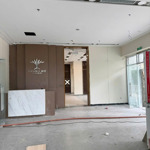 Chính chủ cần bán 1 ngủ + 50m2. view bể bơi tonkin trục tc3