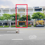 Nhà mặt tiền có thang máy, máy lạnh, 700m2 sử dụng, có hầm riêng, sala thuận tiện mọi ngành