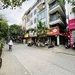 Cho thuê nhà mặt phố đội cấn, phường cống vị.diện tích60m2, 5 tầng,mặt tiền4m. giá bán 28 tr (th)