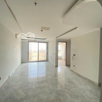 Bán căn hộ midtown phú mỹ hưng, 8 tỷ, 81 m2, 2pn, 2wc nhà cơ bản view biệt thự. lh lan 0906743166