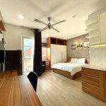 Studio full nội thất cửa sổ ban công thoáng - thiết kế tối giản - ít phí gần cầu sài gòn