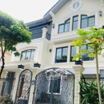 Cho thuê biệt thự phú mỹ hưng nhà đẹp, nội thất cao cấp