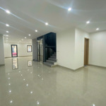 Cho thuê nhà liền kề 214 nguyễn xiển 100m2 x 5 tầng thông sàn thang máy giá chỉ 50 triệu