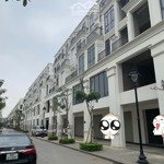 Chính chủ bán gấp lk 25 hướng đông nam view hồ điều hoà , sát cạnh lô góc đường 30m giá 17 tỷ