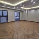 Cho thuê biệt thự sang trọng khu bt vườn đào ngõ 689 lạc long quân. 180m x 4t, mt 10m. giá 50tr