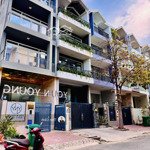 Bán nhà phố him lam kênh tẻ- nhà đẹp vào ở ngay.