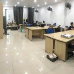 Chính chủ cho thuê sàn văn phòng 60m2, có công tơ điện riêng, giá thuê 8tr, có chỗ để xe.