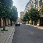 San hô 6 căn 18. dt ; 60m2.5 tầng. giá: 11 tỷ 035 triệu lh: 0942218658