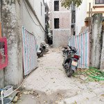 Bán nhà bát khối, mới tinh ở ngay, ô tô đỗ cổng, 30m2, 5 tỷ