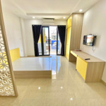 Cho thuê căn 1 phòng ngủbancol + mg riêng 40m2 gần hàng xanh, vinhomes central park, bạch đằng, giáp q1