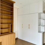 Chủ nhà định cư úc bán gấp căn hộ 2phòng ngủ 2wc 68m2 sky oasis ecopark, giá 3tỷ990 hướng đông nam