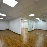 Cho thuê vp đường cmt8 ngay vòng xoay ngã 6 phù đổng ... dt: 120m2 ... giá: 35: triệu