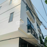 Bán nhà 3 tầng 3 phòng ngủ full nội thất ôtô sát cửa, cạnh chợ lớn, bv - trường học, giáp quốc lộ 6