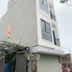 Chủ nhiệt bán - nhà dân xây - 3 thoáng - ô tô tránh - đường thông tứ phía - ở sướng